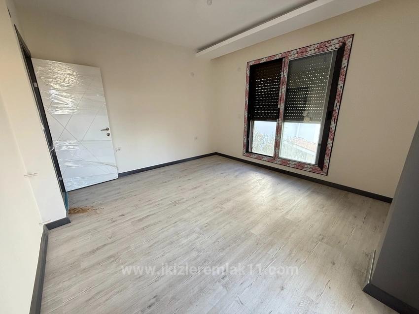 3+1 Villa Mit Brandneuem Garten In Seferihisar Doğanbey, In Meeresnähe, Zu Verkaufen