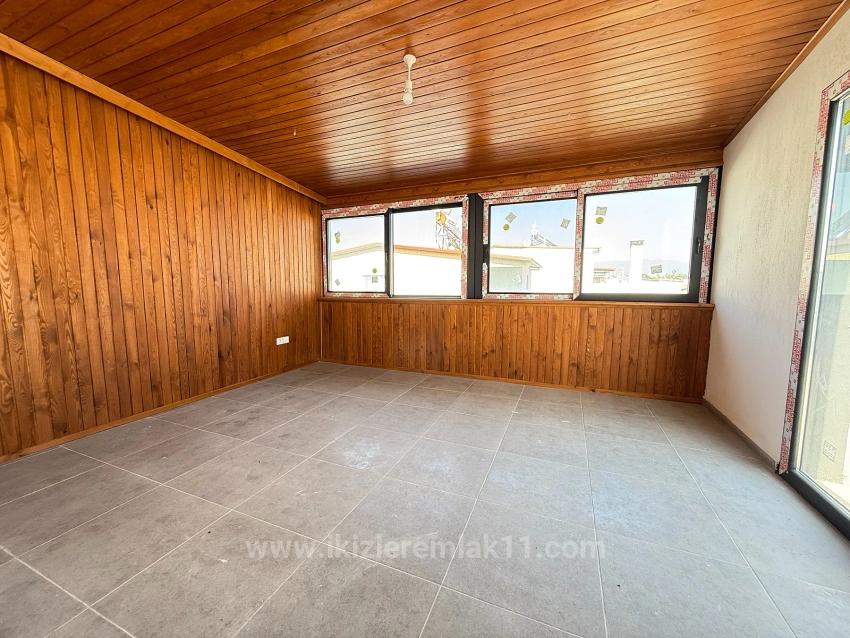 3+1 Villa Mit Brandneuem Garten In Seferihisar Doğanbey, In Meeresnähe, Zu Verkaufen