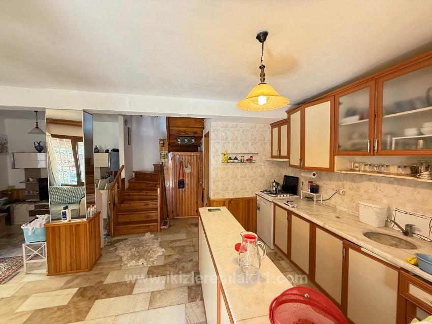 3+1 Villa Mit Garten Zum Verkauf Am Meer In Seferihisar Ürkmez