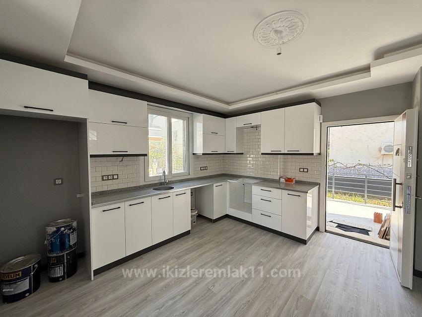 Freistehende 3+1-Maisonette-Villa Auf Einem 300 M2 Großen Grundstück In Seferihisar Doğanbey