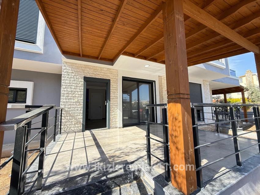 2+1-Zimmer Villa Zu verkaufen in Cumhuriyet Bz. Seferihisar Doğanbey - 165 m²