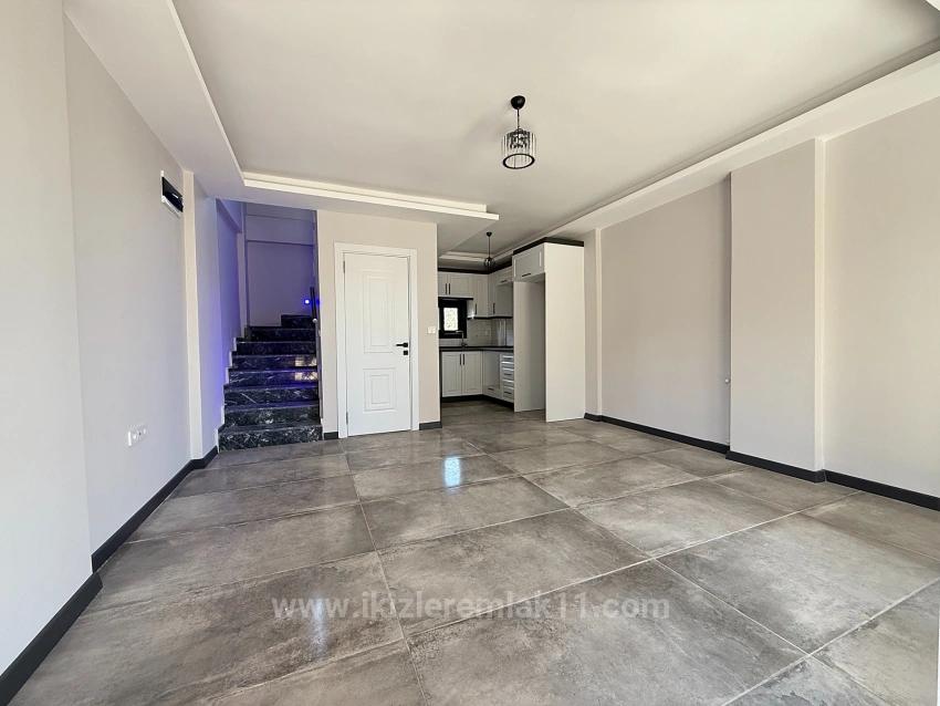 2 + 1 Brandneues Duplex-Sommerhaus Zum Verkauf Im Zentrum Von Seferihisar, Doğanbey