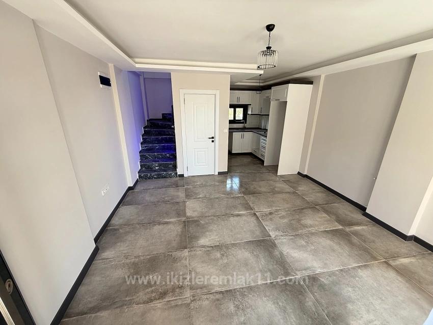 2 + 1 Brandneues Duplex-Sommerhaus Zum Verkauf Im Zentrum Von Seferihisar, Doğanbey