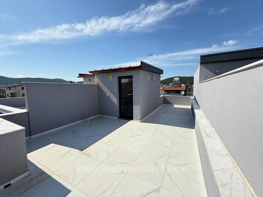 2 + 1 Brandneues Duplex-Sommerhaus Zum Verkauf Im Zentrum Von Seferihisar, Doğanbey