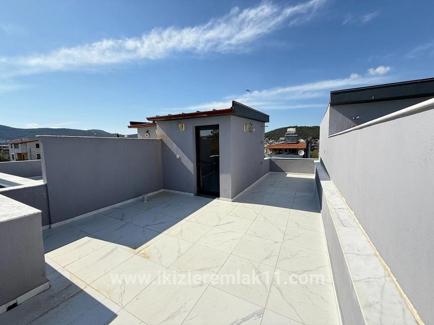 2+1-Zimmer Villa Zu verkaufen in Cumhuriyet Bz. Seferihisar Doğanbey - 165 m²