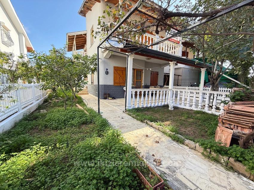 3+1-Zimmer-Duplex-Sommerhaus Am Meer In Seferihisar Ürkmez Zu Verkaufen