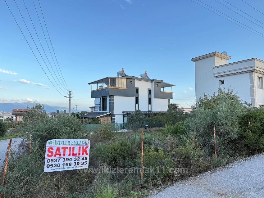 285 Quadratmeter Großes Eckgrundstück Mit Baugenehmigung In Seferihisar Doğanbey Zu Verkaufen