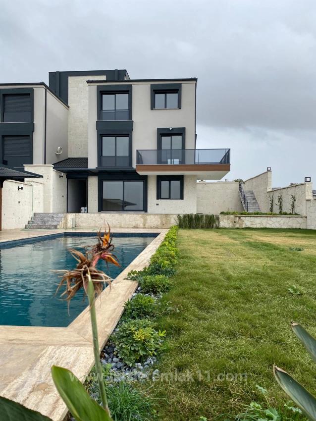 750 Quadratmeter Große Luxusvilla Mit 4 + 2 Privaten Pools Zum Verkauf In Izmir Seferihisar Düzce