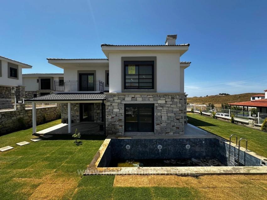 4+1 Villa Mit Privatem Pool Und Luxuriösem Kamin In Seferihisar, Akarca Zu Verkaufen