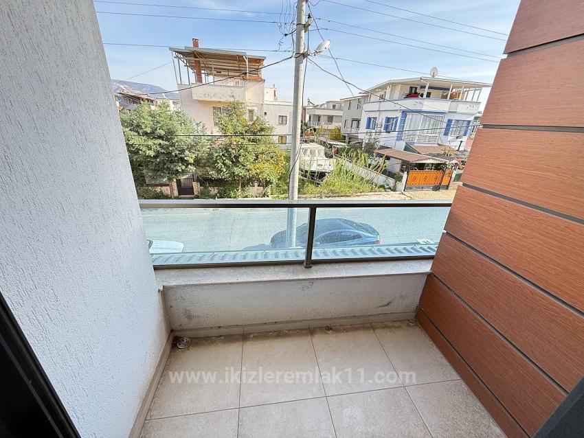 Brandneue 3+1-Maisonette-Villa/Sommerhaus Zum Verkauf In Doğanbey, Seferihisar.