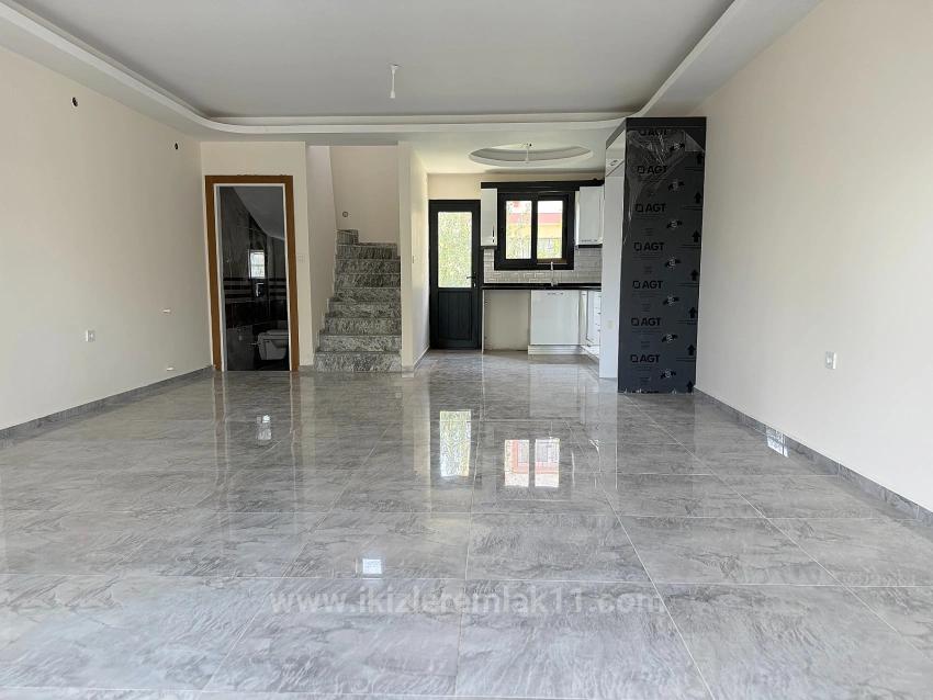 Brandneue 3+1-Maisonette-Villa/Sommerhaus Zum Verkauf In Doğanbey, Seferihisar.