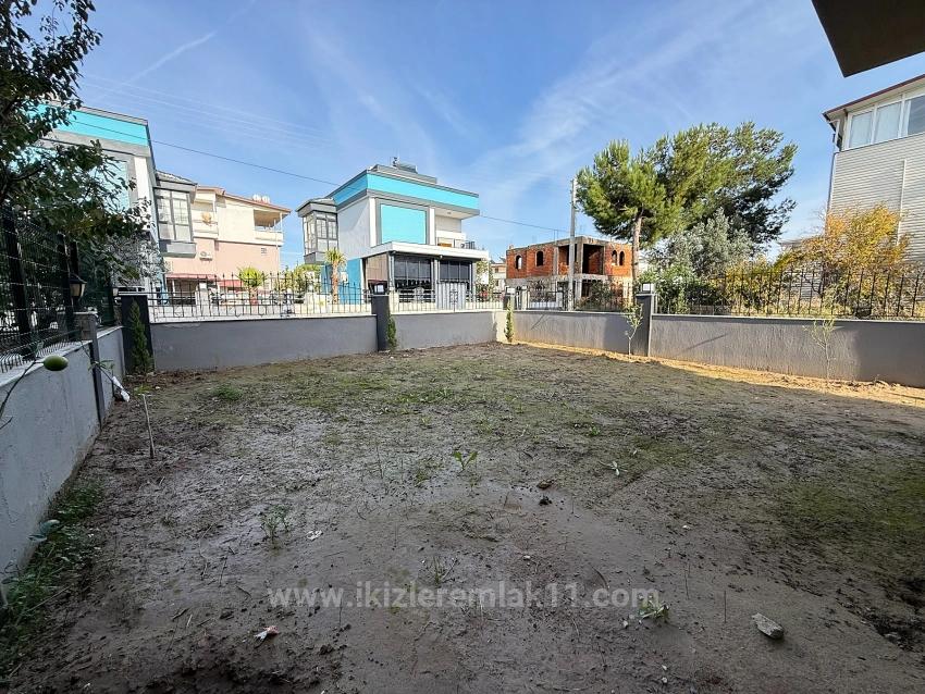 Nur Brandneue Freistehende 3+1-Zimmer-Villa Mit Garten In Doğanbey, Seferihisar Zu Verkaufen.