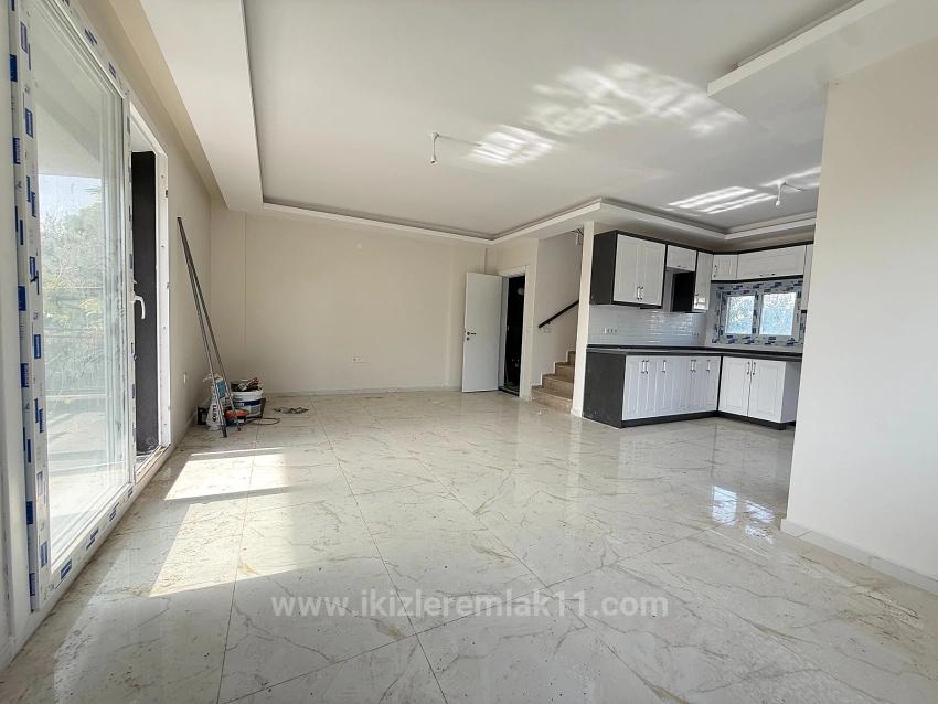 Nur Brandneue Freistehende 3+1-Zimmer-Villa Mit Garten In Doğanbey, Seferihisar Zu Verkaufen.