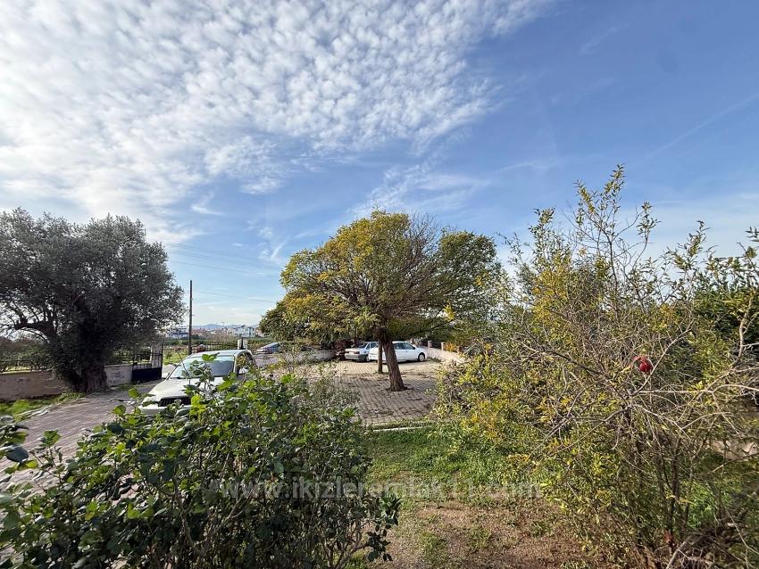 2+1-Zimmer-Wohnung (80 M²) Im Zentrum Von Seferihisar Ürkmez Zu Verkaufen, Keine Renovierungsarbeiten Erforderlich