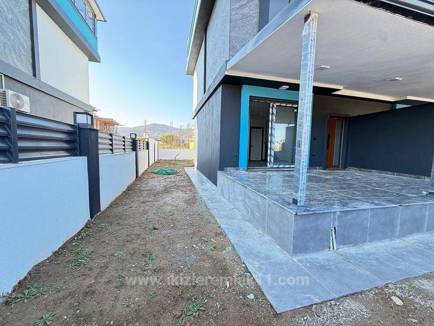 Brandneues 2+1-Maisonette-Sommerhaus Mit Garten In Doğanbey, Seferihisar Zu Verkaufen.