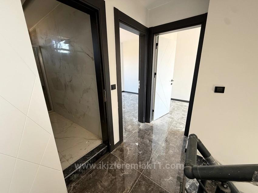 Brandneues 2+1-Maisonette-Sommerhaus Mit Garten In Doğanbey, Seferihisar Zu Verkaufen.