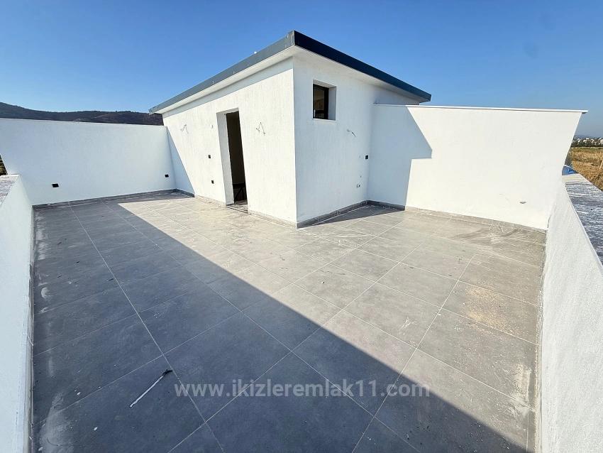 Brandneues 2+1-Maisonette-Sommerhaus Mit Garten In Doğanbey, Seferihisar Zu Verkaufen.