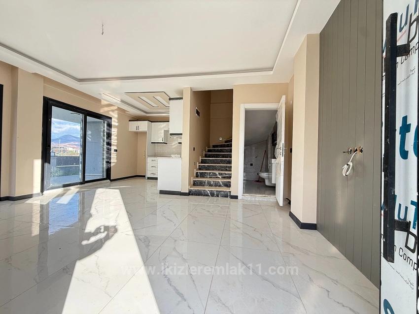 3+1 Maisonette-Villa Mit Neuem Garten Zum Verkauf In Seferihisar Doğanbey