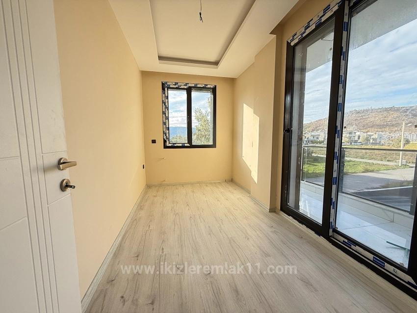 3+1 Maisonette-Villa Mit Neuem Garten Zum Verkauf In Seferihisar Doğanbey