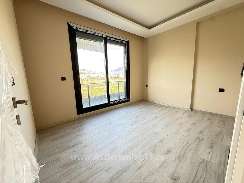 3+1 Maisonette-Villa Mit Neuem Garten Zum Verkauf In Seferihisar Doğanbey