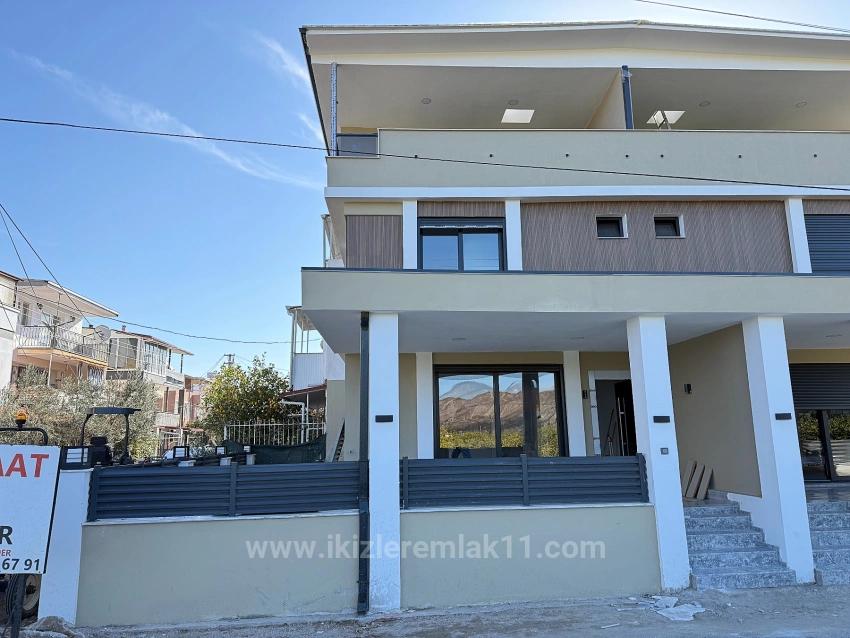 Luxuriöse, Brandneue 3+1-Zimmer-Villa Mit Garten In Meeresnähe In Doğanbey, Seferihisar, Zu Verkaufen.
