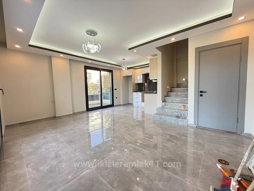 Luxuriöse, Brandneue 3+1-Zimmer-Villa Mit Garten In Meeresnähe In Doğanbey, Seferihisar, Zu Verkaufen.