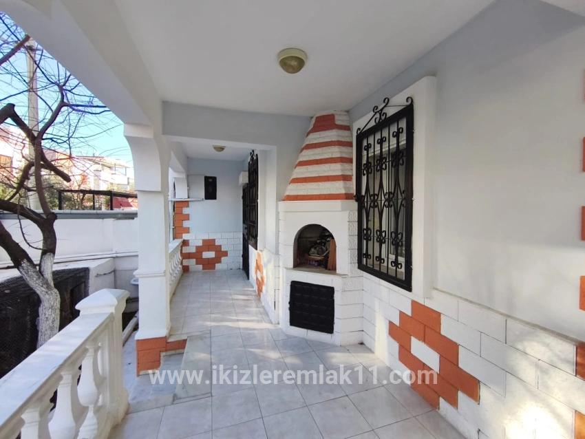 6+1-Zimmer Einfamilienhaus Zu verkaufen in Cumhuriyet Bz. Seferihisar Doğanbey - 200 m²