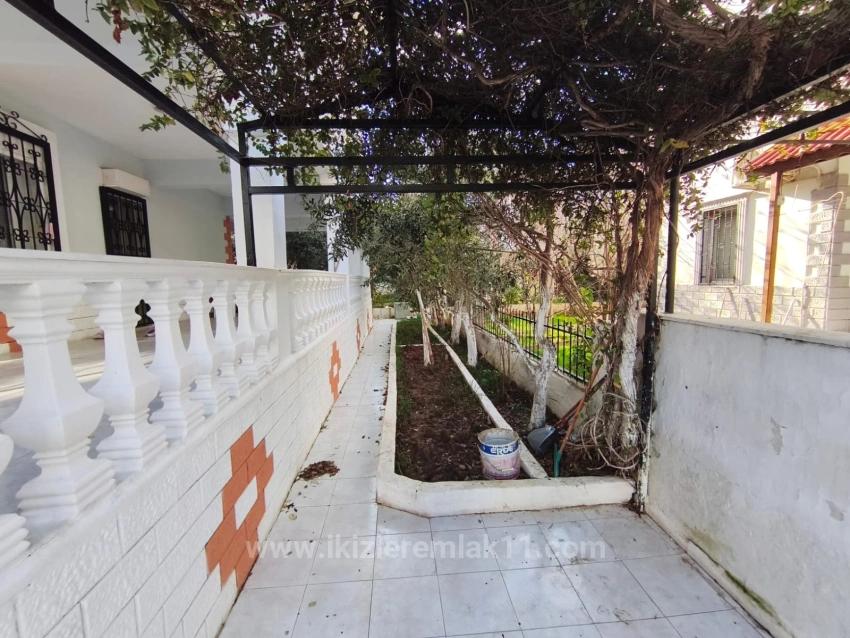 Freistehende 6+1 Villa Mit Garten Zum Verkauf In Doğanbey, Seferihisar