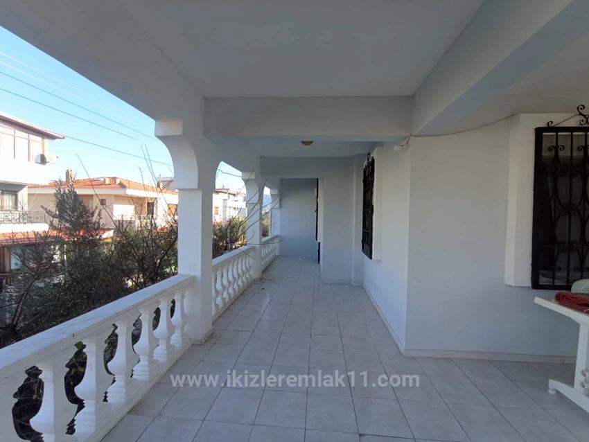 Freistehende 6+1 Villa Mit Garten Zum Verkauf In Doğanbey, Seferihisar