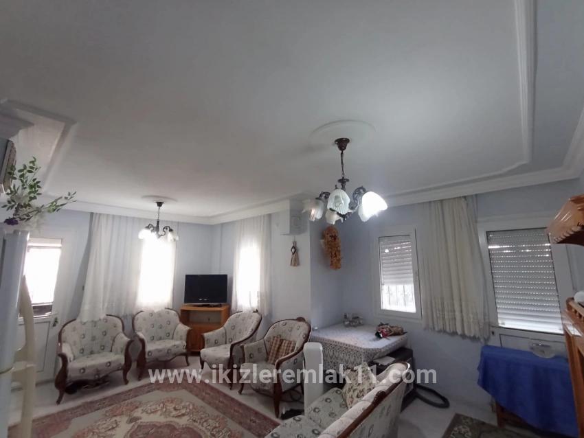 6+1-Zimmer Einfamilienhaus Zu verkaufen in Cumhuriyet Bz. Seferihisar Doğanbey - 200 m²