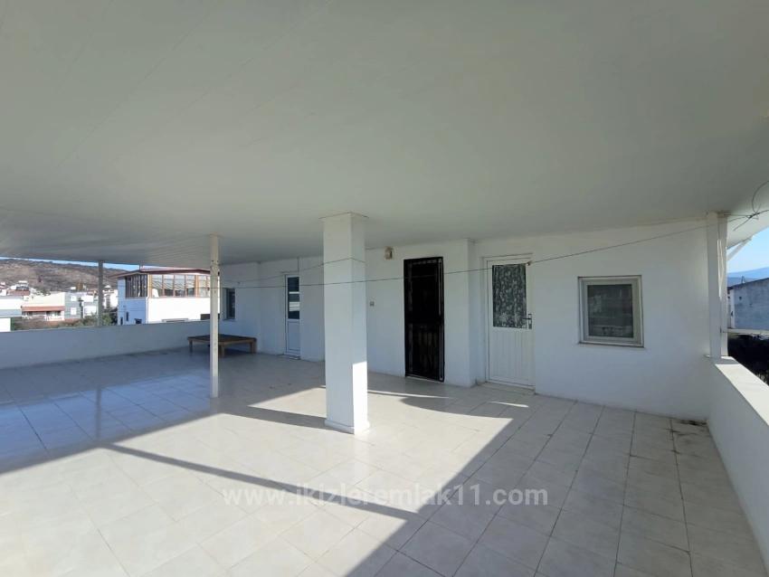 Freistehende 6+1 Villa Mit Garten Zum Verkauf In Doğanbey, Seferihisar