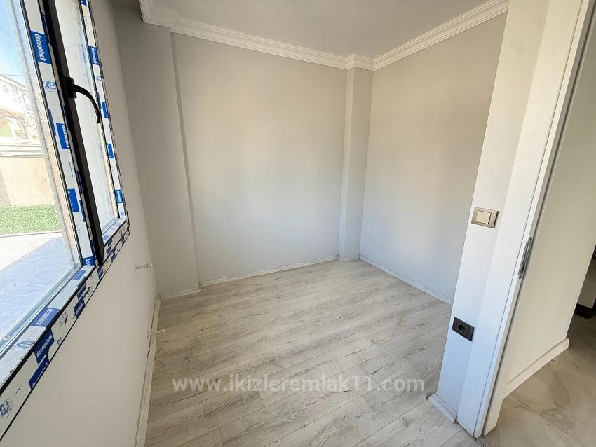 Freistehende 3+1-Villa Mit Garten Zum Verkauf In Doğanbey, Seferihisar