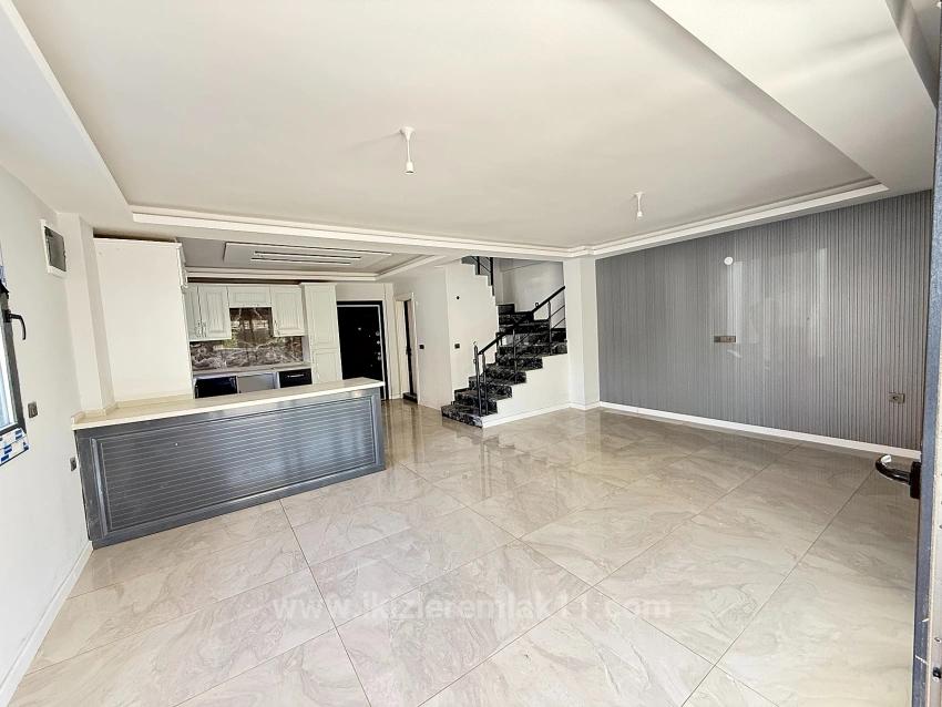 Freistehende 3+1-Villa Mit Garten Zum Verkauf In Doğanbey, Seferihisar