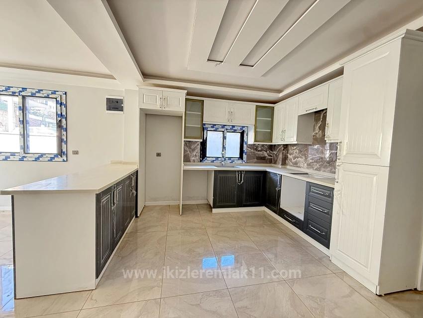 Freistehende 3+1-Villa Mit Garten Zum Verkauf In Doğanbey, Seferihisar