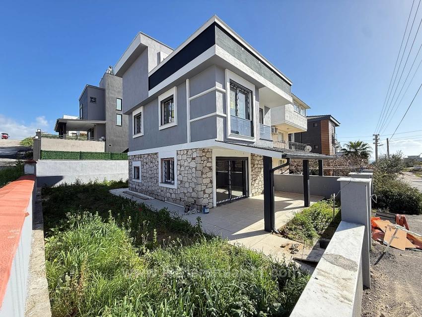 Freistehende 3+1-Villa Mit Garten Zum Verkauf In Doğanbey, Seferihisar
