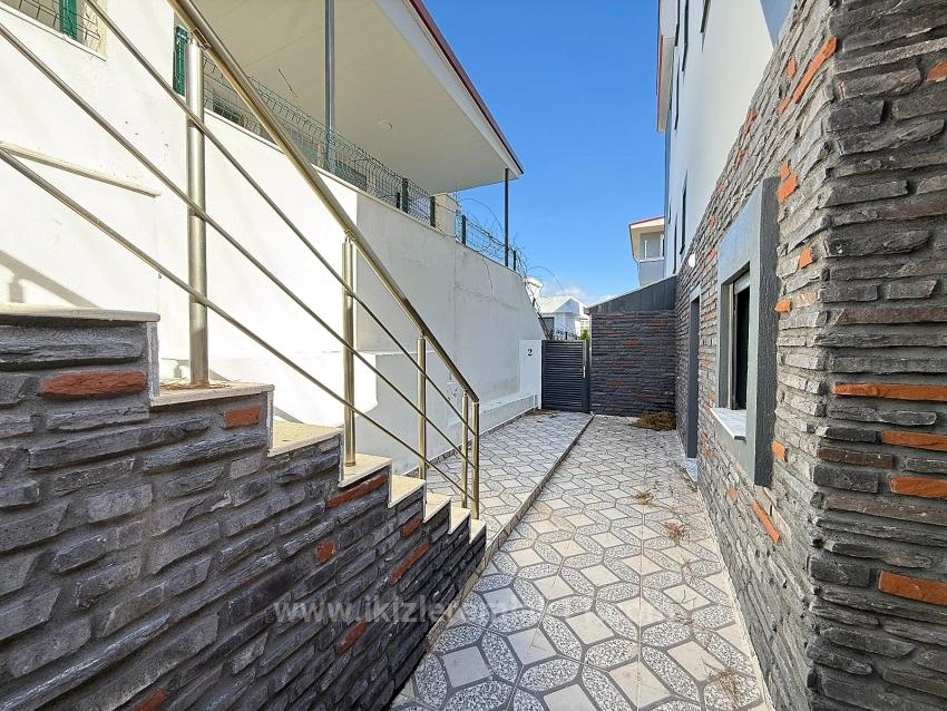 Brandneue, Geräumige Freistehende Villa Mit 4 Schlafzimmern Und Einem Zusätzlichen Zimmer In Doğanbey, Seferihisar, Zu Verkaufen.