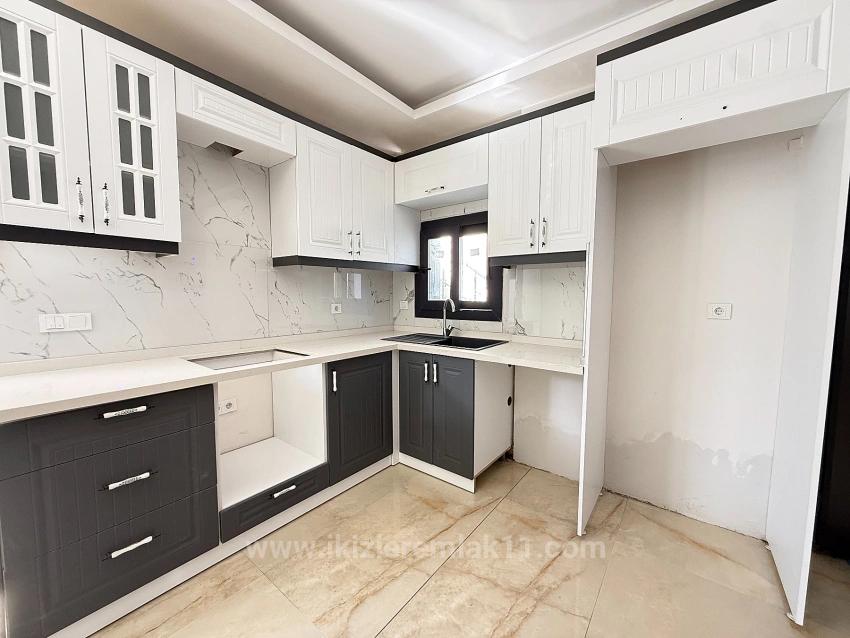 Brandneue, Geräumige Freistehende Villa Mit 4 Schlafzimmern Und Einem Zusätzlichen Zimmer In Doğanbey, Seferihisar, Zu Verkaufen.