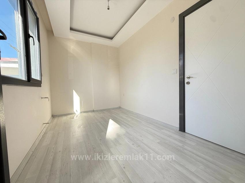 Brandneue, Geräumige Freistehende Villa Mit 4 Schlafzimmern Und Einem Zusätzlichen Zimmer In Doğanbey, Seferihisar, Zu Verkaufen.