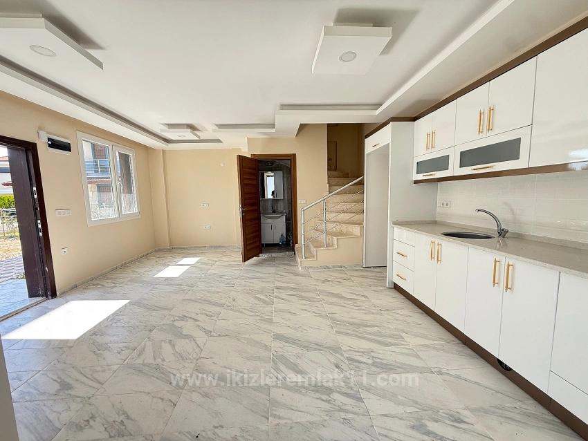 Freistehende 3+1-Villa Mit Großem Garten Zum Verkauf In Seferihisar Doğanbey