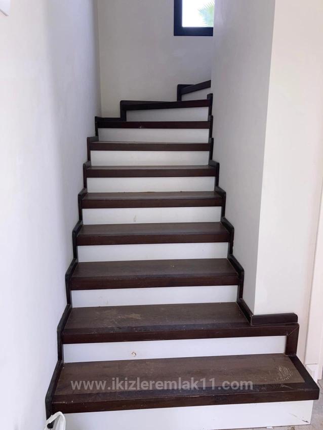 3+1-Maisonette-Villa Mit Großem Garten In Doğanbey, Seferihisar Zu Verkaufen