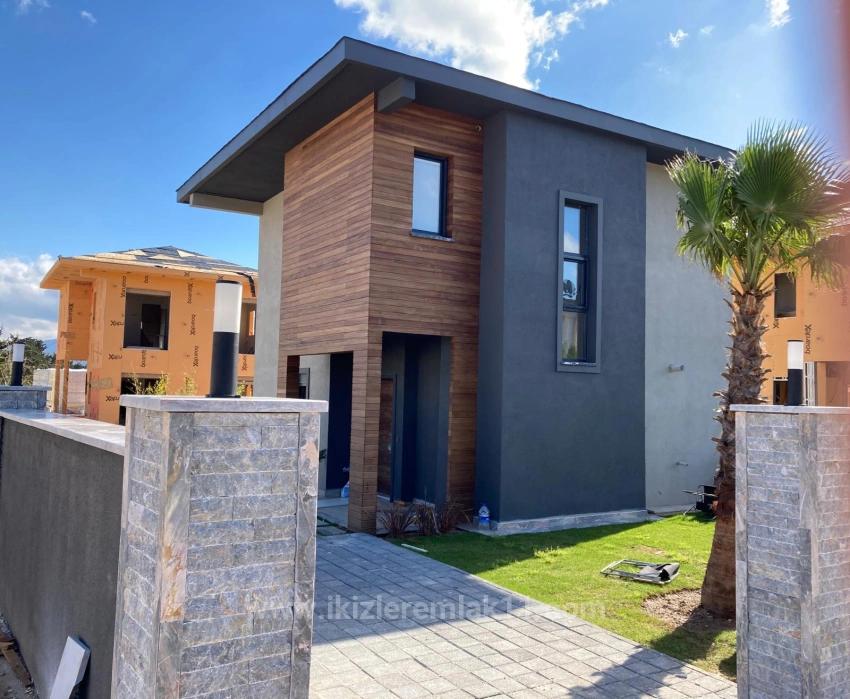 3+1-Maisonette-Villa Mit Großem Garten In Doğanbey, Seferihisar Zu Verkaufen