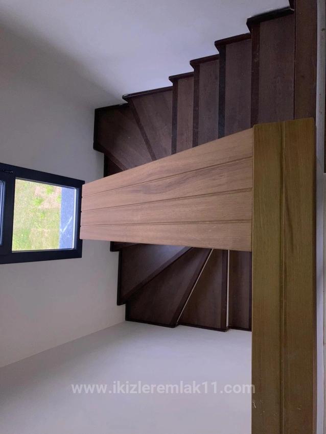 3+1-Maisonette-Villa Mit Großem Garten In Doğanbey, Seferihisar Zu Verkaufen