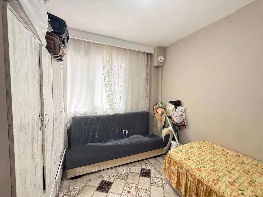 2+1 Wohnung Zum Verkauf Im Mittleren Stockwerk Im Zentrum Von Ürkmez, Seferihisar