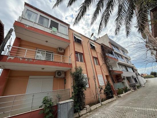 2+1 Wohnung Zum Verkauf Im Zentrum Von Seferihisar Ürkmez, 80 M2, 200 M Vom Meer Entfernt.