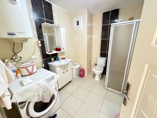 Großzügige 2+1-Zimmer-Wohnung Im Mittleren Stockwerk Im Zentrum Von Ürkmez, Seferihisar, Zu Verkaufen