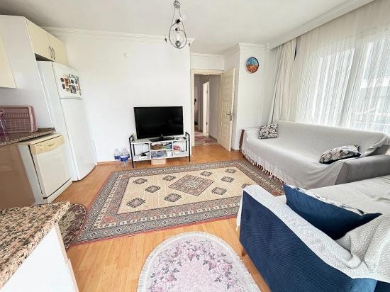 Großzügige 2+1-Zimmer-Wohnung Im Mittleren Stockwerk Im Zentrum Von Ürkmez, Seferihisar, Zu Verkaufen