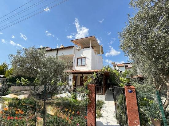 3+1 Maisonette-villa Mit Großem Garten Im Doğanbey Center, Seferihisar