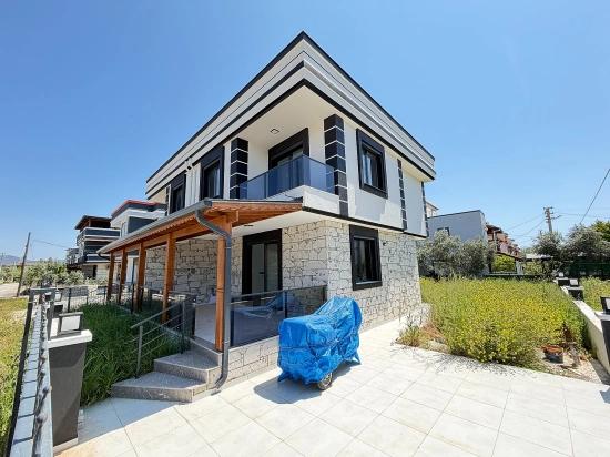 Brandneue 3+1-Zimmer-Villa Mit Großzügigem Garten In Meeresnähe In Doğanbey, Seferihisar Zu Verkaufen