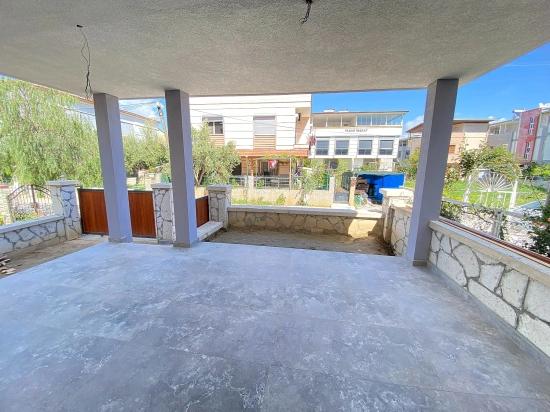Brandneue, Freistehende Luxusvilla Mit 3 Schlafzimmern Und Einem Zusätzlichen Zimmer In Doğanbey, Seferihisar, Zu Verkaufen.