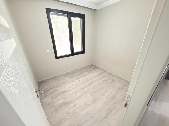 1+1 Erdgeschosswohnung In Ürkmez, 100 Meter Vom Meer Entfernt, Von İkizler.